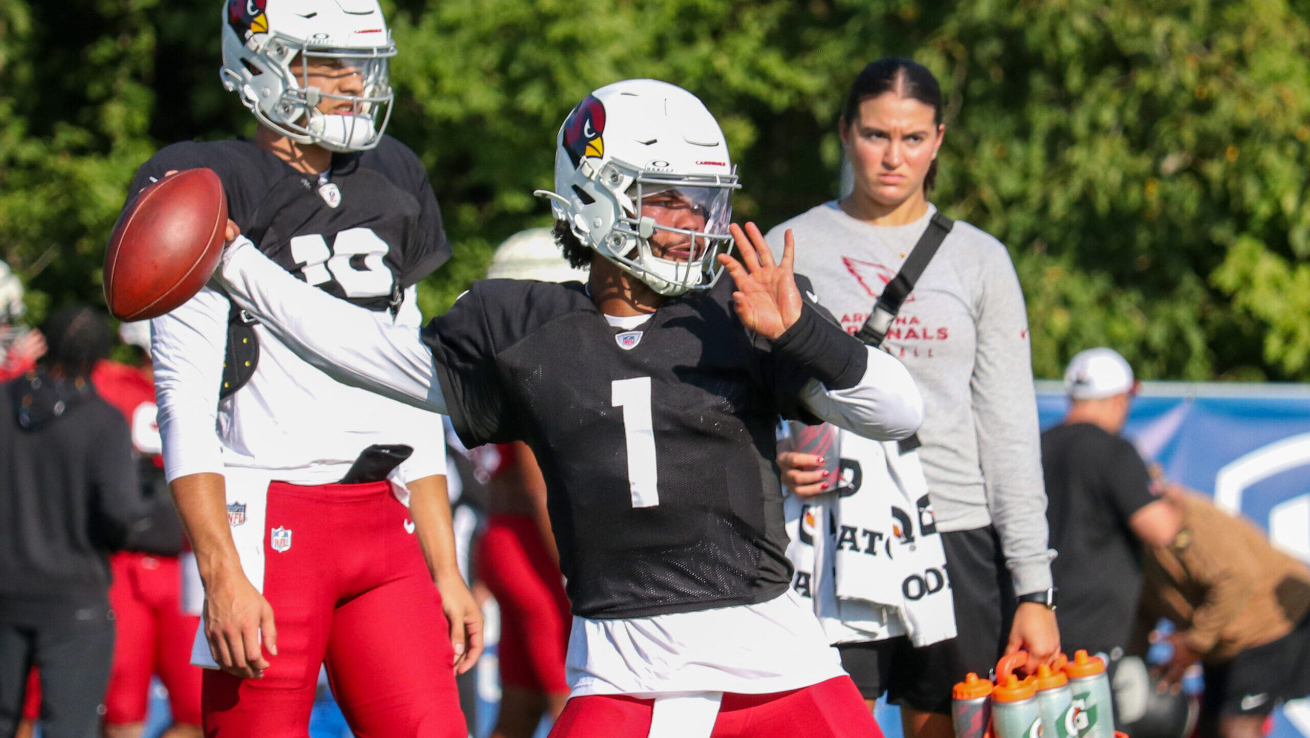 Kyler Murray attempts a pass during Day 1 of joint practices with the Colts...