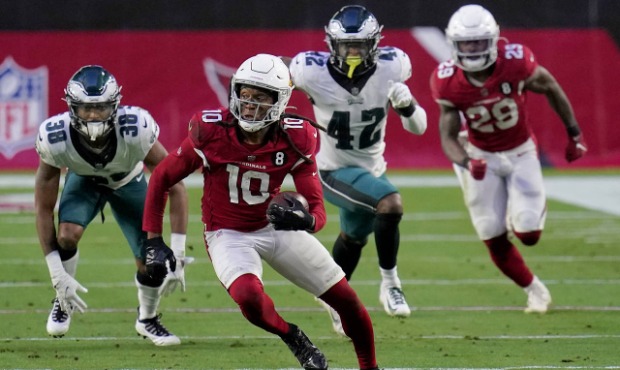 Arizona Cardinals wide receiver DeAndre Hopkins (10) runs after the catch as Philadelphia Eagles sa...
